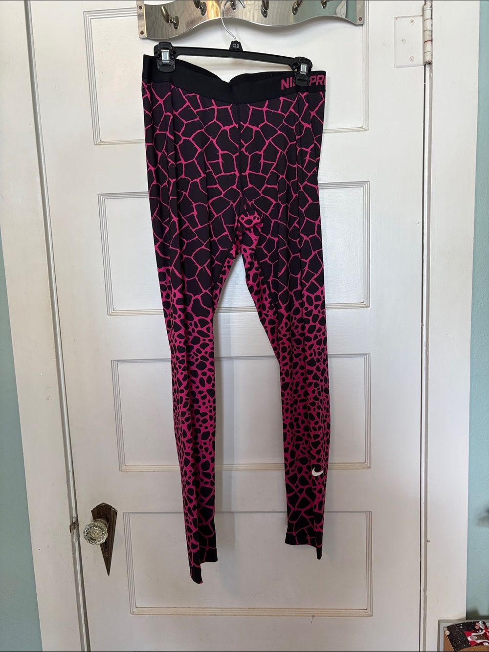 Nike Pro Women's Black & Pink Patterned Pro Leggings Size XL